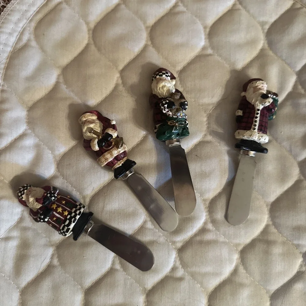 BOSTON WAREHOUSE - CHRISTMAS SANTA CLAUS Set If 4 CHEESE STAINLESS STEEL KNIFE